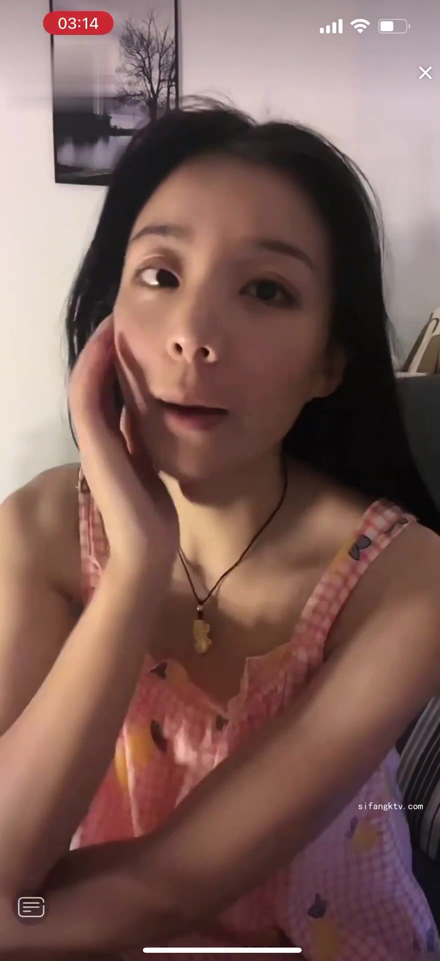 最新《瘋狂抖音》外篇之《抖音擦邊4》顏值主播各顯神通 閃現走光 刷邊瘋狂作死 扣逼漏奶 (21)