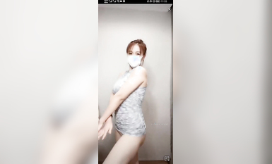 最新《瘋狂抖音》外篇之《抖音擦邊4》顏值主播各顯神通 閃現走光 刷邊瘋狂作死 扣逼漏奶 (136)