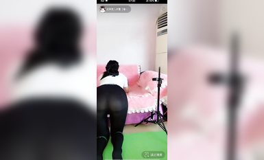 最新《瘋狂抖音》外篇之『三亞美女2』極品三亞外圍美女大秀身材 作死大尺度 摳B揉乳擠奶 (105)