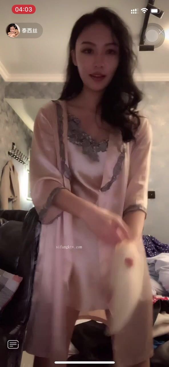 最新《瘋狂抖音》外篇之『三亞美女2』極品三亞外圍美女大秀身材 作死大尺度 摳B揉乳擠奶 (34)