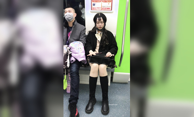 稀缺學姐專場 專業抄底靚麗制服學姐珍藏版 貼著美女屁股抄 有燈光加持畫質特好 超清4K原版 (21)