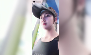 最新《瘋狂抖音》外篇之『三亞美女2』極品三亞外圍美女大秀身材 作死大尺度 摳B揉乳擠奶 (4)