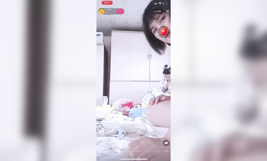 最新《瘋狂抖音》外篇之《抖音擦邊4》顏值主播各顯神通 閃現走光 刷邊瘋狂作死 扣逼漏奶 (75)