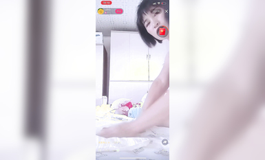 最新《瘋狂抖音》外篇之《抖音擦邊4》顏值主播各顯神通 閃現走光 刷邊瘋狂作死 扣逼漏奶 (75)