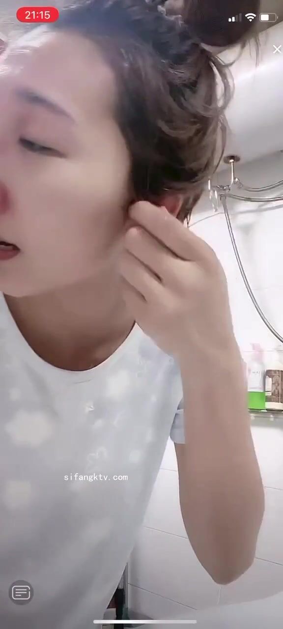 最新《瘋狂抖音》外篇之《抖音擦邊4》顏值主播各顯神通 閃現走光 刷邊瘋狂作死 扣逼漏奶 (251)