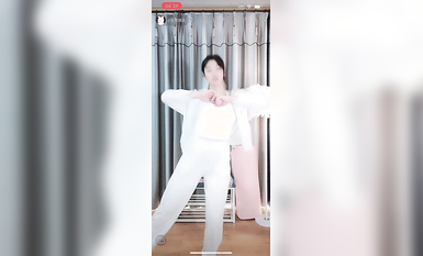 最新《瘋狂抖音》外篇之『三亞美女2』極品三亞外圍美女大秀身材 作死大尺度 摳B揉乳擠奶 (119)