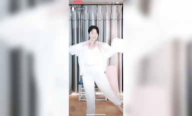 最新《瘋狂抖音》外篇之『三亞美女2』極品三亞外圍美女大秀身材 作死大尺度 摳B揉乳擠奶 (119)