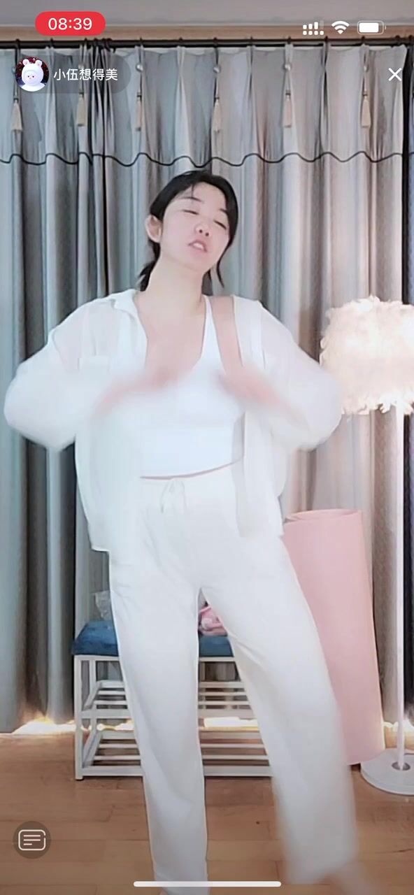 最新《瘋狂抖音》外篇之『三亞美女2』極品三亞外圍美女大秀身材 作死大尺度 摳B揉乳擠奶 (119)