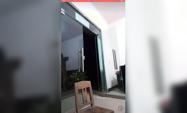 最新《瘋狂抖音》外篇之《抖音擦邊4》顏值主播各顯神通 閃現走光 刷邊瘋狂作死 扣逼漏奶 (42)