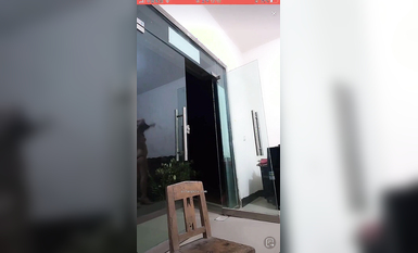 最新《瘋狂抖音》外篇之《抖音擦邊4》顏值主播各顯神通 閃現走光 刷邊瘋狂作死 扣逼漏奶 (42)