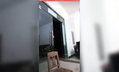 最新《瘋狂抖音》外篇之《抖音擦邊4》顏值主播各顯神通 閃現走光 刷邊瘋狂作死 扣逼漏奶 (42)