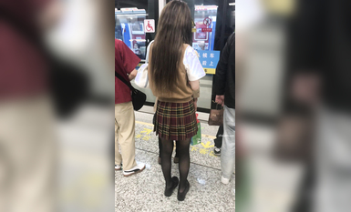 稀缺學姐專場 專業抄底靚麗制服學姐珍藏版 貼著美女屁股抄 有燈光加持畫質特好 超清4K原版 (39)