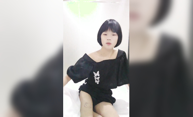 最熱爆款來襲！無套操2個嫩妹【夢夢】姨媽結束第1炮~ (1)