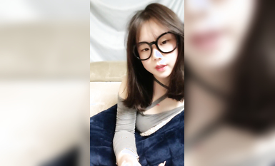 西安嫩妹在線賣逼，無敵小可愛【百變小櫻】無敵大奶子~ ---1000包夜，奶子真的是超漂亮2