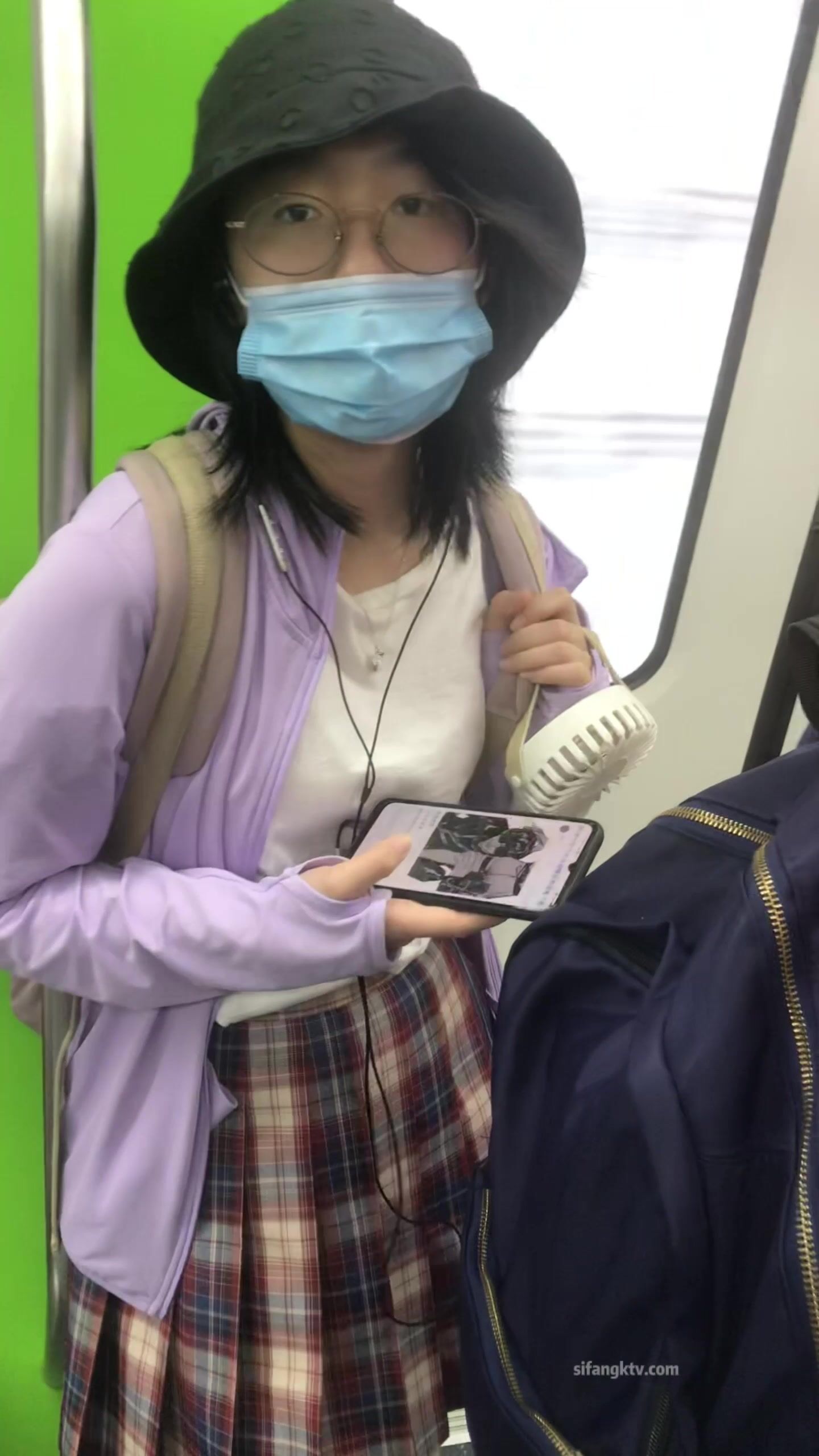 稀缺學妹專場 專業抄底靚麗學生妹JK制服 掀裙開閃光燈強抄 看的心驚肉跳太刺激 超清4K原版 (49)