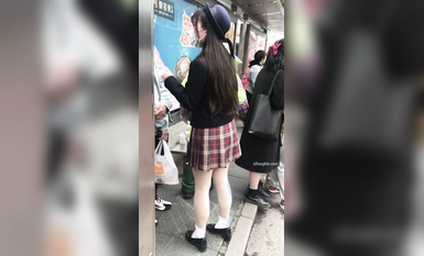 稀缺學妹專場 專業抄底靚麗學生妹JK制服 掀裙開閃光燈強抄 看的心驚肉跳太刺激 超清4K原版 (10)