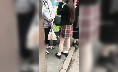 稀缺學妹專場 專業抄底靚麗學生妹JK制服 掀裙開閃光燈強抄 看的心驚肉跳太刺激 超清4K原版 (10)