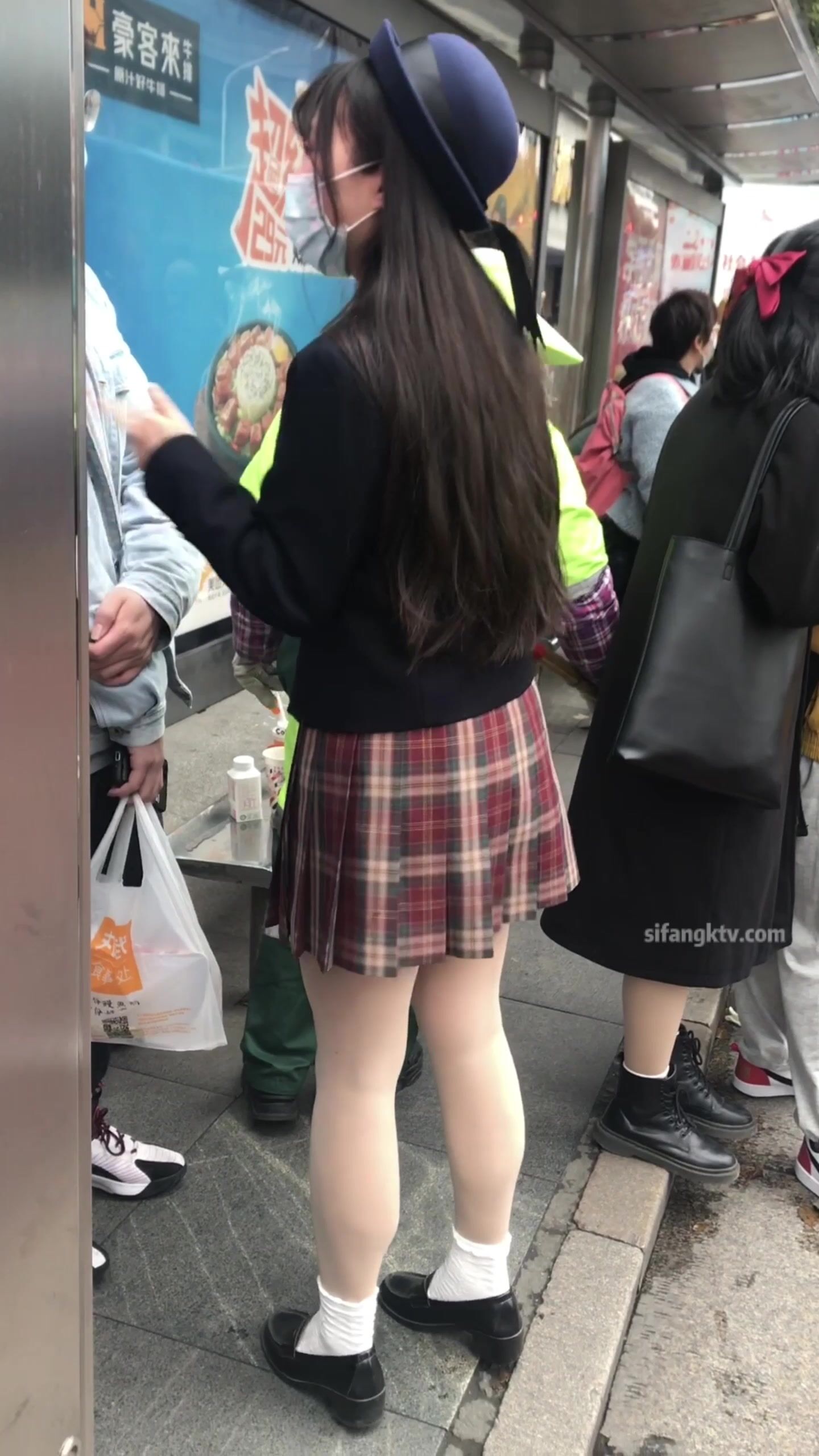 稀缺學妹專場專業抄底靚麗學生妹JK制服掀裙開閃光燈強抄看的心驚肉跳太刺激超清4K原版(10)