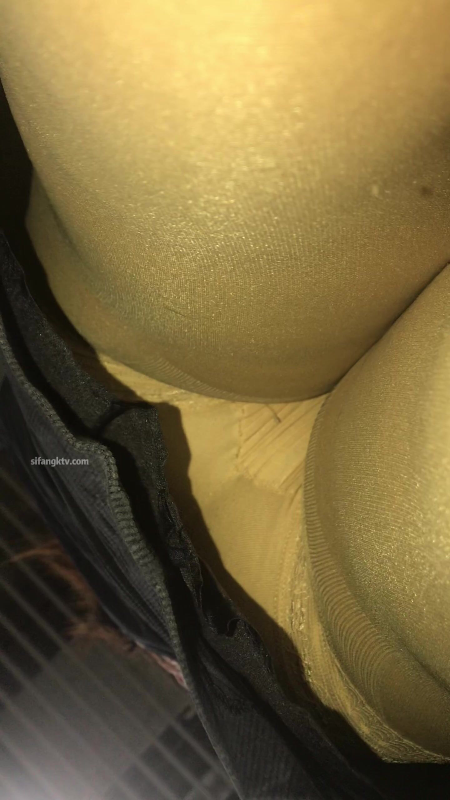 稀缺學妹專場 專業抄底靚麗學生妹JK制服 掀裙開閃光燈強抄 看的心驚肉跳太刺激 超清4K原版 (34)