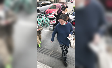 稀缺學妹專場 專業抄底靚麗學生妹JK制服 掀裙開閃光燈強抄 看的心驚肉跳太刺激 超清4K原版 (22)