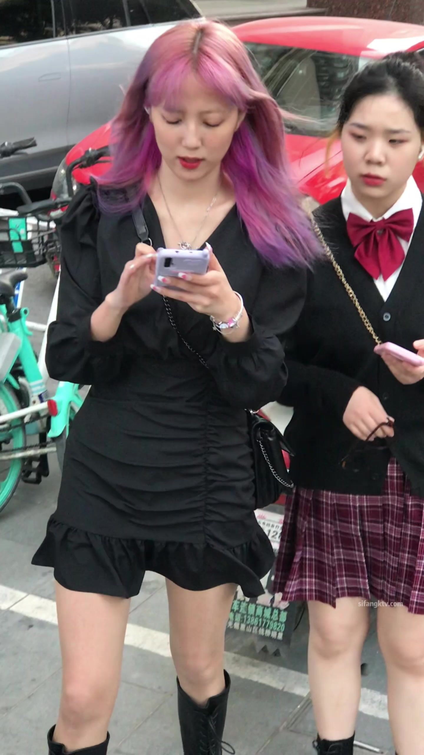 稀缺學妹專場 專業抄底靚麗學生妹JK制服 掀裙開閃光燈強抄 看的心驚肉跳太刺激 超清4K原版 (22)