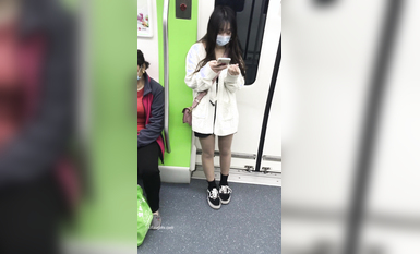 稀缺學妹專場 專業抄底靚麗學生妹JK制服 掀裙開閃光燈強抄 看的心驚肉跳太刺激 超清4K原版 (12)