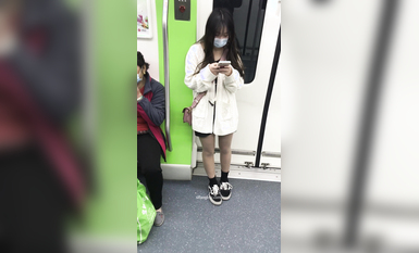 稀缺學妹專場 專業抄底靚麗學生妹JK制服 掀裙開閃光燈強抄 看的心驚肉跳太刺激 超清4K原版 (12)