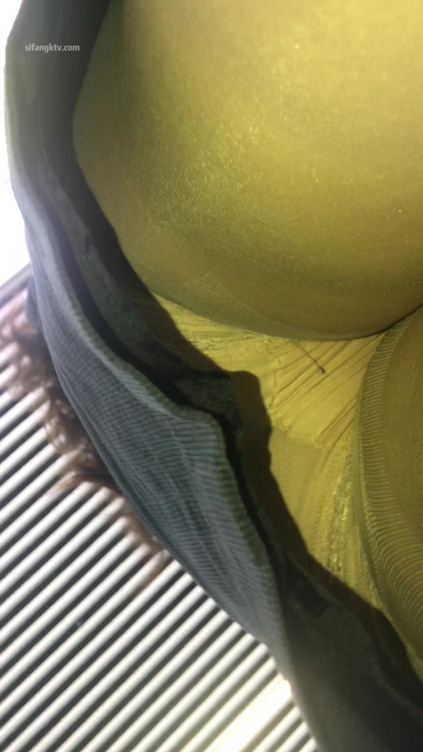 稀缺學妹專場 專業抄底靚麗學生妹JK制服 掀裙開閃光燈強抄 看的心驚肉跳太刺激 超清4K原版 (35)