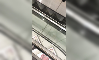 稀缺學妹專場 專業抄底靚麗學生妹JK制服 掀裙開閃光燈強抄 看的心驚肉跳太刺激 超清4K原版 (5)