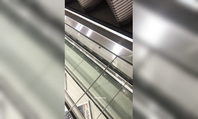 稀缺學妹專場 專業抄底靚麗學生妹JK制服 掀裙開閃光燈強抄 看的心驚肉跳太刺激 超清4K原版 (5)