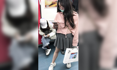 稀缺學妹專場 專業抄底靚麗學生妹JK制服 掀裙開閃光燈強抄 看的心驚肉跳太刺激 超清4K原版 (42)