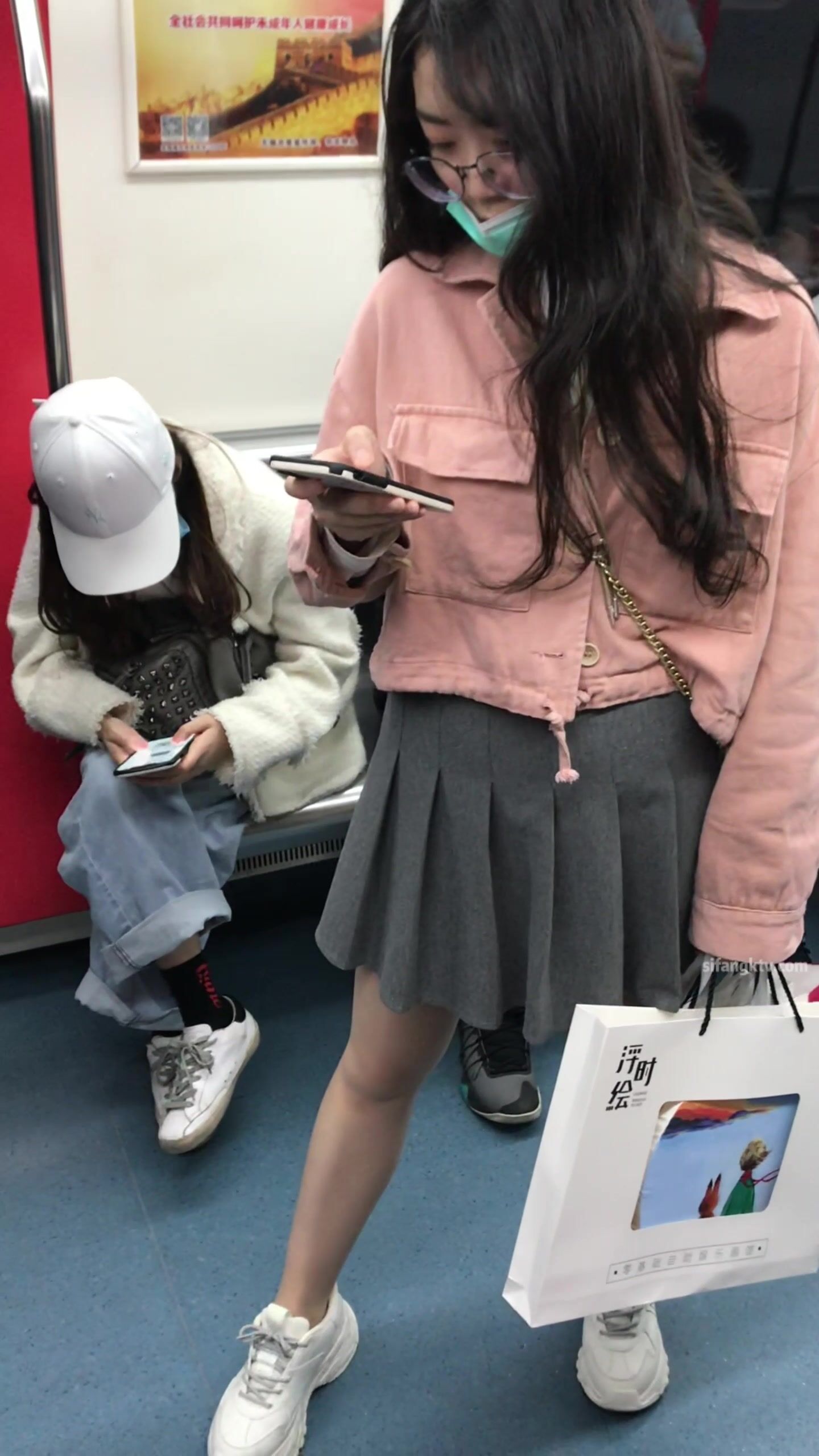 稀缺學妹專場專業抄底靚麗學生妹JK制服掀裙開閃光燈強抄看的心驚肉跳太刺激超清4K原版(42)