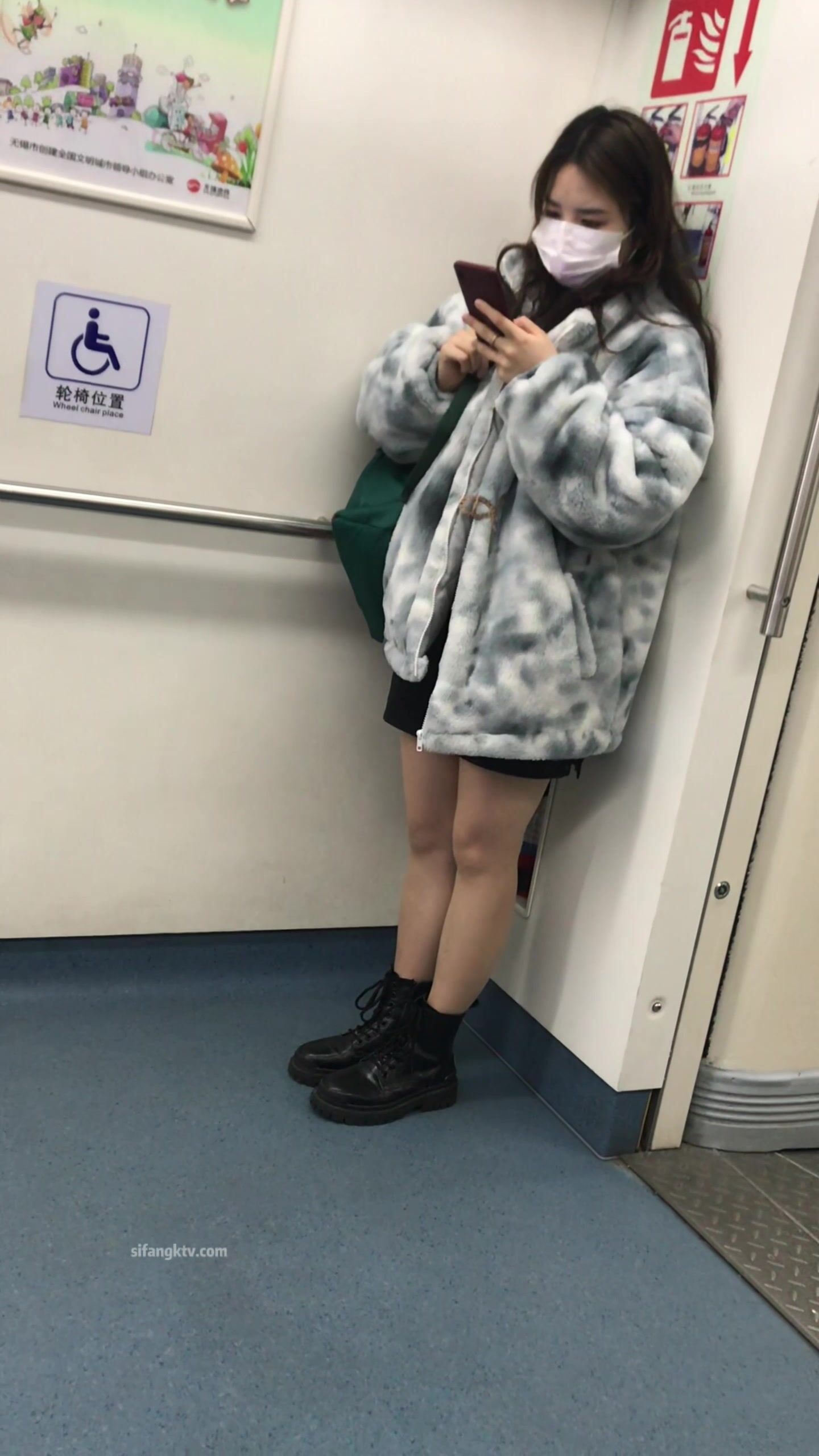 稀缺學妹專場 專業抄底靚麗學生妹JK制服 掀裙開閃光燈強抄 看的心驚肉跳太刺激 超清4K原版 (58)