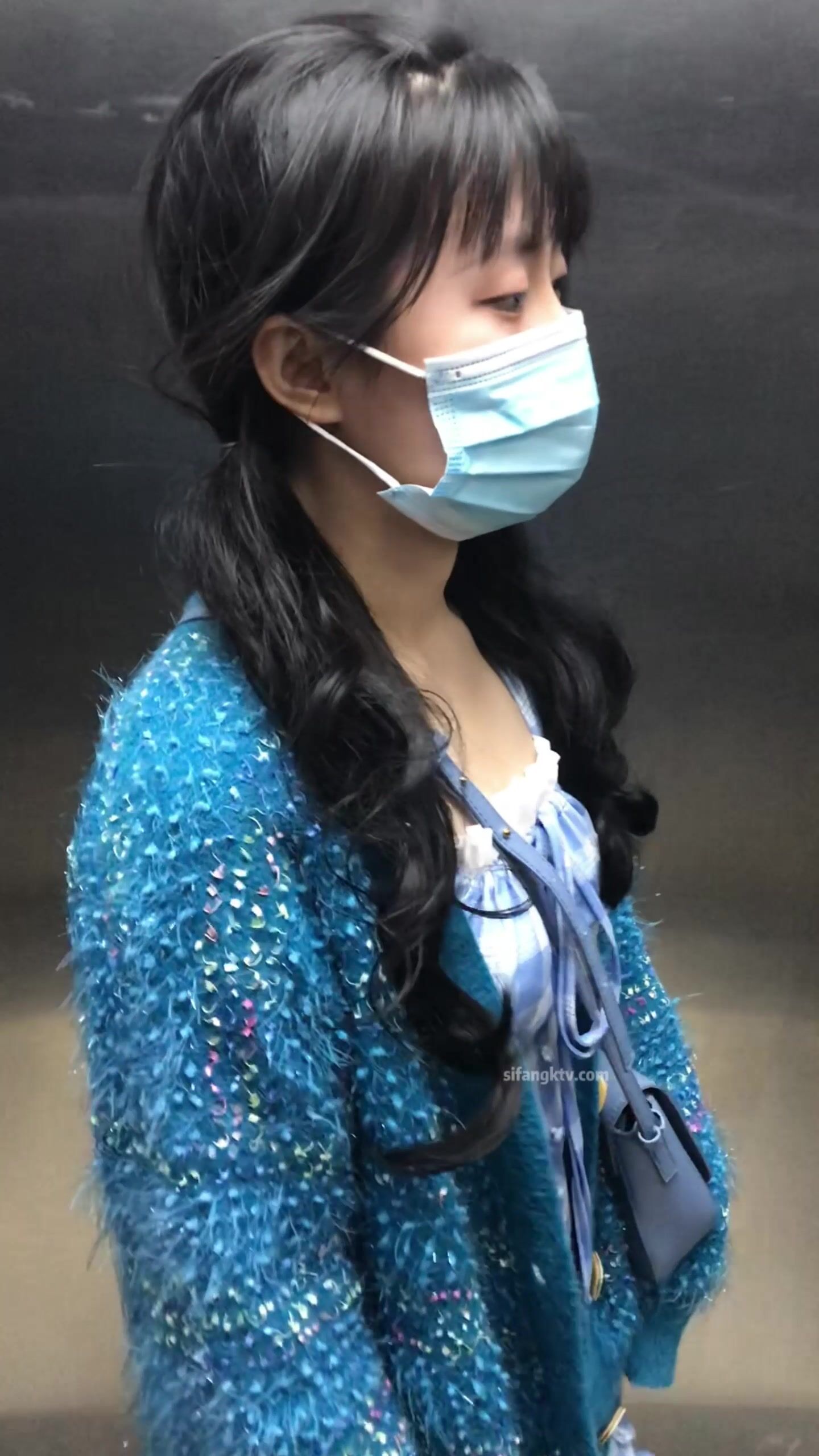 稀缺學妹專場 專業抄底靚麗學生妹JK制服 掀裙開閃光燈強抄 看的心驚肉跳太刺激 超清4K原版 (40)