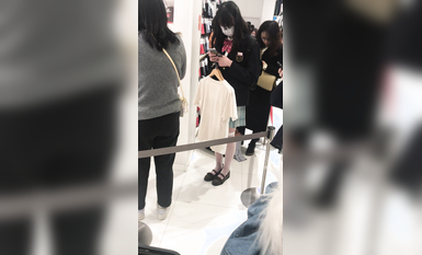 稀缺學妹專場 專業抄底靚麗學生妹JK制服 掀裙開閃光燈強抄 看的心驚肉跳太刺激 超清4K原版 (7)