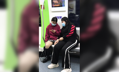 稀缺學妹專場 專業抄底靚麗學生妹JK制服 掀裙開閃光燈強抄 看的心驚肉跳太刺激 超清4K原版 (1)