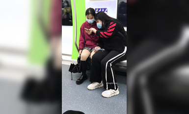 稀缺學妹專場 專業抄底靚麗學生妹JK制服 掀裙開閃光燈強抄 看的心驚肉跳太刺激 超清4K原版 (1)