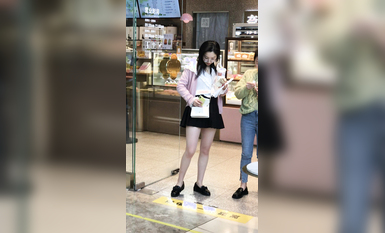 稀缺學妹專場 專業抄底靚麗學生妹JK制服 掀裙開閃光燈強抄 看的心驚肉跳太刺激 超清4K原版 (25)