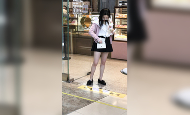 稀缺學妹專場 專業抄底靚麗學生妹JK制服 掀裙開閃光燈強抄 看的心驚肉跳太刺激 超清4K原版 (25)