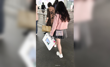 稀缺學妹專場 專業抄底靚麗學生妹JK制服 掀裙開閃光燈強抄 看的心驚肉跳太刺激 超清4K原版 (45)