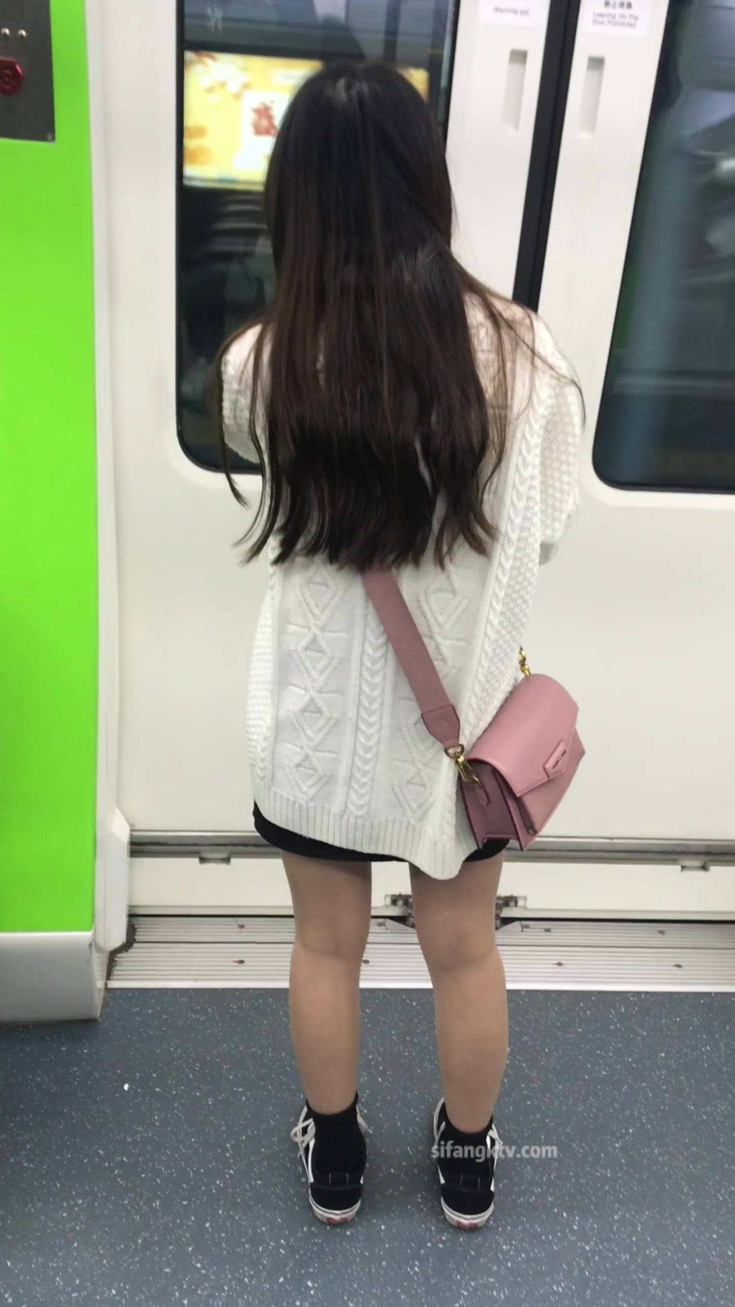 稀缺學妹專場 專業抄底靚麗學生妹JK制服 掀裙開閃光燈強抄 看的心驚肉跳太刺激 超清4K原版 (13)