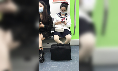 稀缺學妹專場 專業抄底靚麗學生妹JK制服 掀裙開閃光燈強抄 看的心驚肉跳太刺激 超清4K原版 (50)