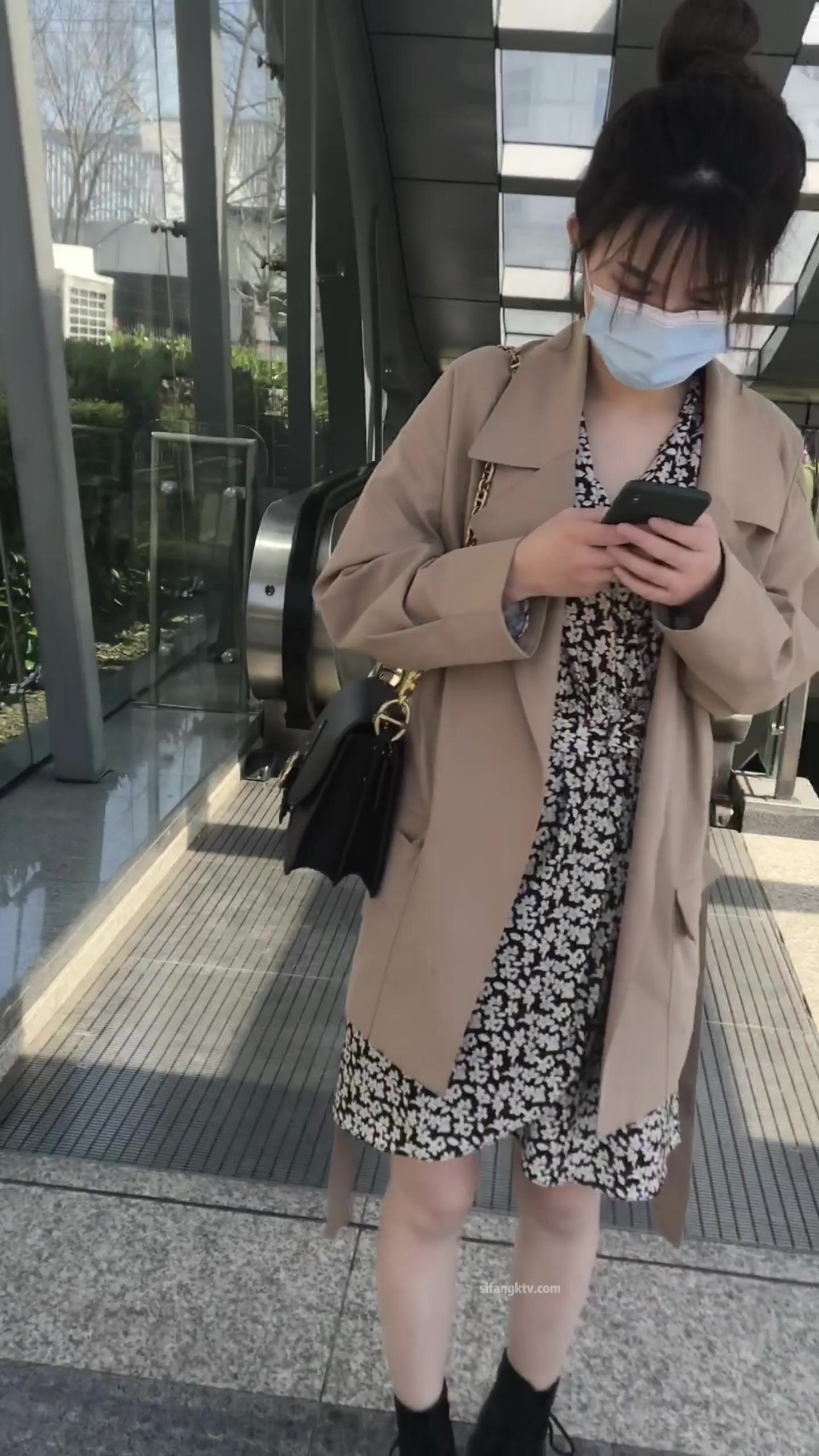 稀缺學妹專場 專業抄底靚麗學生妹JK制服 掀裙開閃光燈強抄 看的心驚肉跳太刺激 超清4K原版 (20)