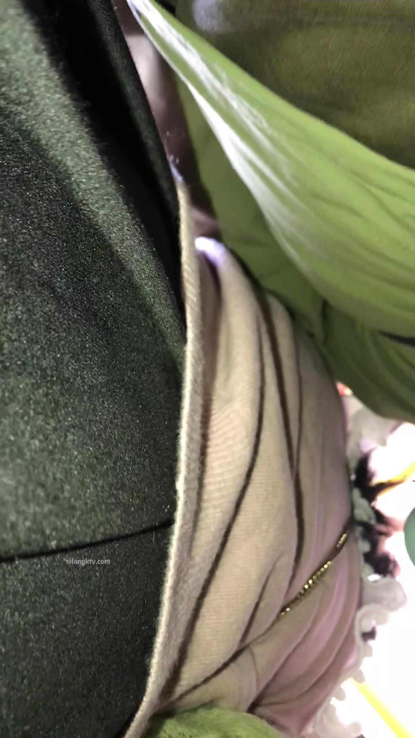 稀缺學妹專場 專業抄底靚麗學生妹JK制服 掀裙開閃光燈強抄 看的心驚肉跳太刺激 超清4K原版 (27)