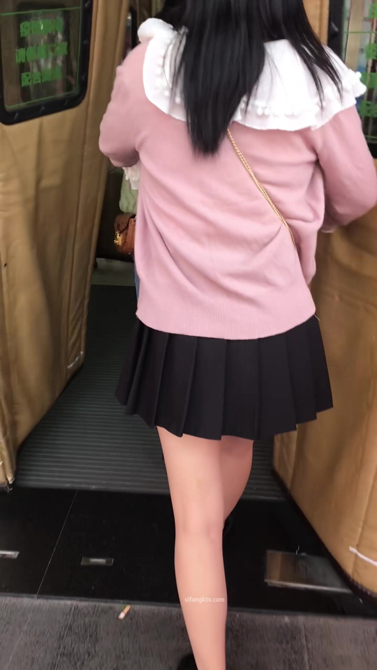 稀缺學妹專場 專業抄底靚麗學生妹JK制服 掀裙開閃光燈強抄 看的心驚肉跳太刺激 超清4K原版 (24)