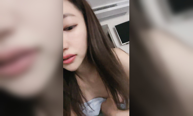 【重磅推薦】一線城市 某公司人事白領【小白兔呀呀】上班大秀 回家被操~ (4)