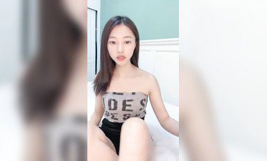 【重磅推薦】一線城市 某公司人事白領【小白兔呀呀】上班大秀 回家被操~ (2)