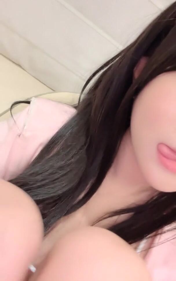 童顏巨乳蘿莉【京魚兒】二次元風COS裝摳B特寫 三場收費合集 (1)