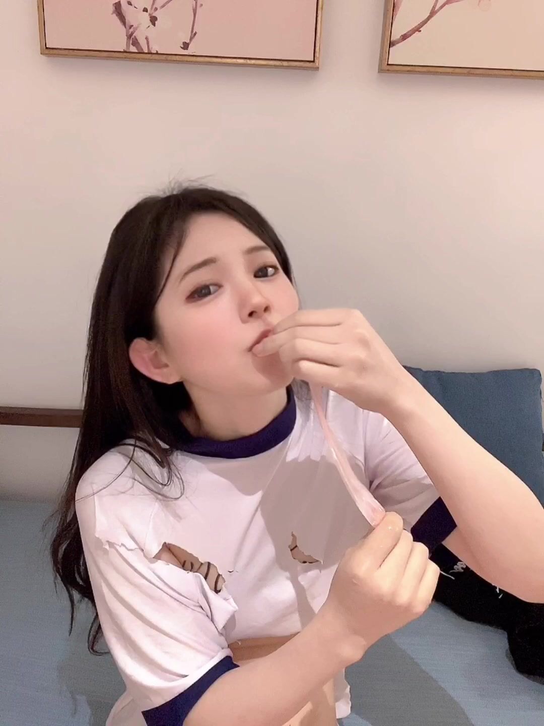 微博紅人頂級容顏蘿莉正妹【倦倦喵】露臉私人訂制體操服手腳束縛自慰放尿模仿吞精無水原檔 (4)