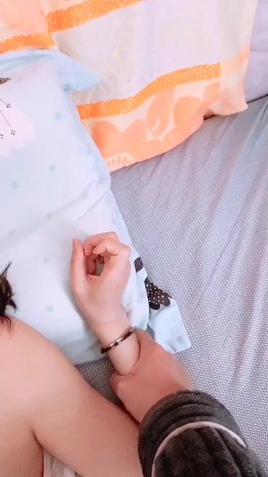 皙豪乳人妻露臉啪啪私拍專享 多制服換裝無套肆意蹂躪懟操小穴啪啪 三穴全開  (4)